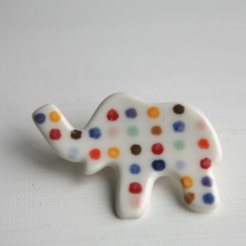 Radostné slůně (porcelánová brož) — foto 1