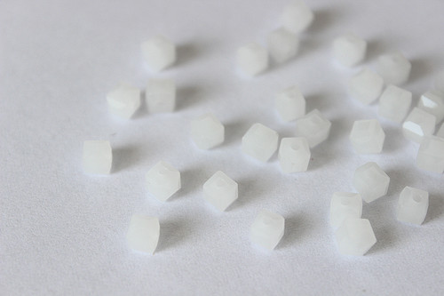 5ks - Skleněná broušená krychle - 4 mm — foto 1