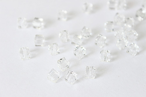 5ks - Skleněná broušená krychle - 4 mm — foto 1