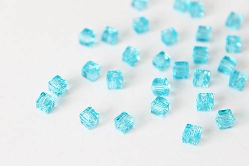 5ks - Skleněná broušená krychle - 4 mm — foto 1