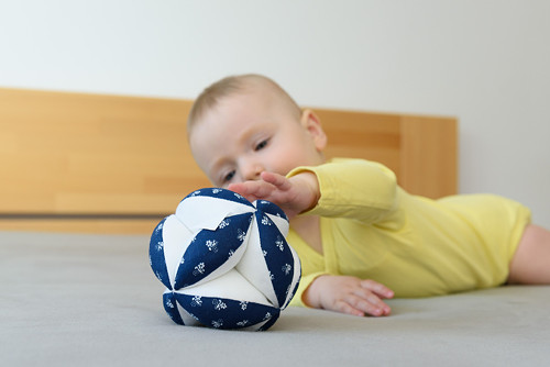 Montessori úchopová loptička - s modrotiskom — foto 1