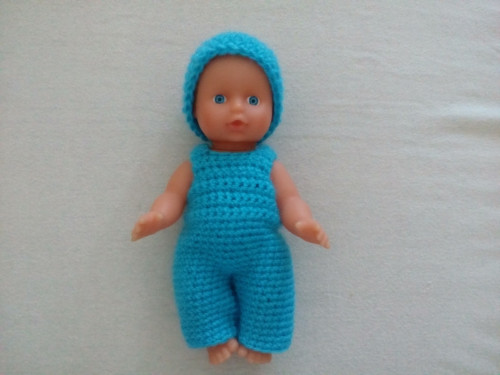 Háčkovaný komplet na panenku 17 cm — foto 1