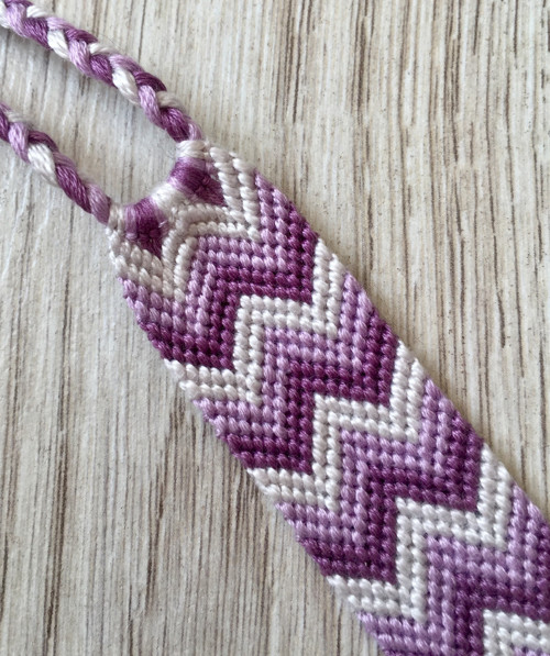 Fialkový ombré chevron