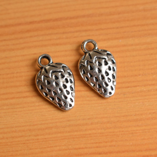 Jahoda - starostříbro - 10mm x 17mm - 2 kusy
