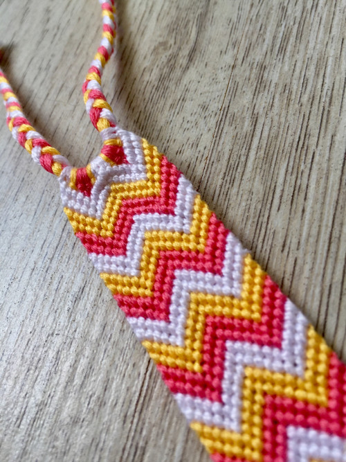 Zářivý žužu chevron