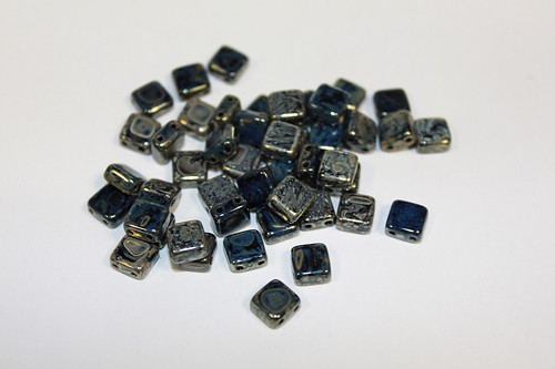 Čtvereček dvoudírkový-6mm- černá/picasso-30ks-26kč
