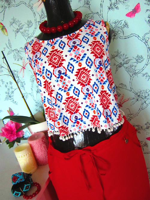 Crop top s etno vzory — foto 1