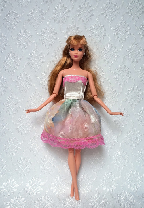 Romantické šaty pro Barbie — foto 1