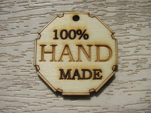 Vyřezávaná cedulka HAND MADE — foto 1
