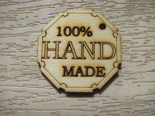 Vyřezávaná cedulka HAND MADE