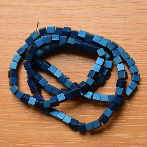 Hematit - kostičky - 3mm - 10 kusů