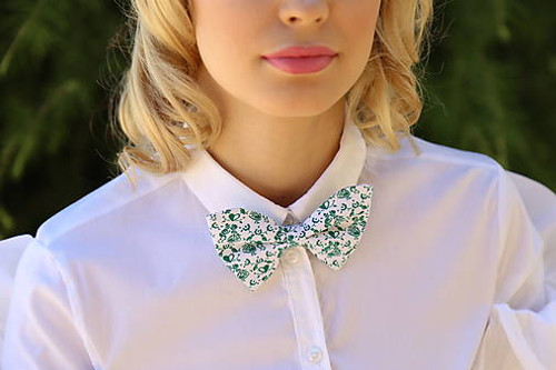 I love slovak folklore bow tie (green)