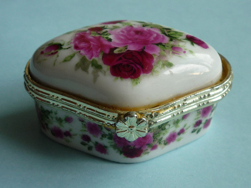 Porcelánová mini šperkovnice II (délka 5 cm) — foto 1