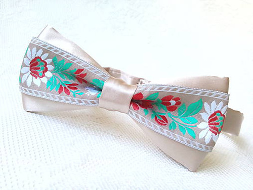 Slovak folklore bow tie (beige)