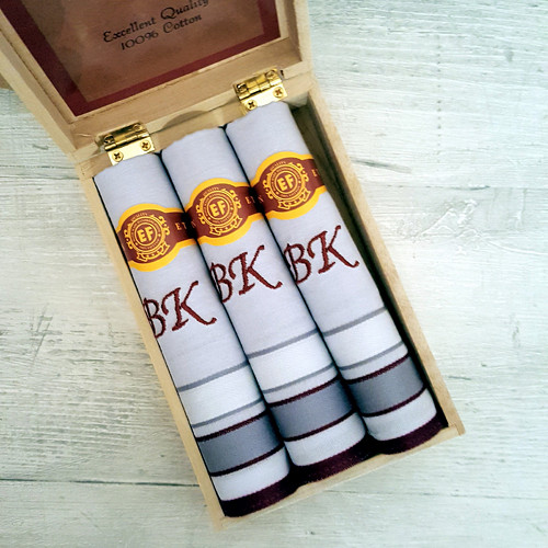 Pánské kapesníky s monogramem v krabičce — foto 1