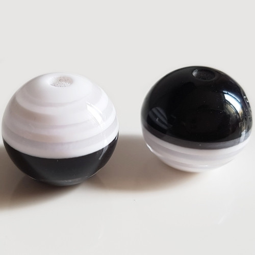 Korálky s pruhem, černá, 18 mm (1ks)