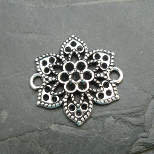 .Konektor květ 24,7x24,7mm - starostříbrný