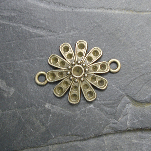 .Konektor květ 29x21mm - starobronzový