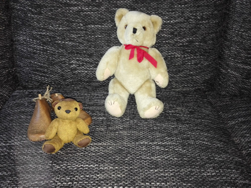 Starý kloubový medvídek
