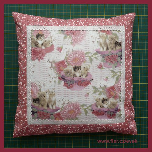 Hravá koťata - polštář — foto 1