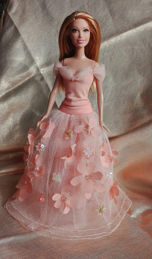 Šaty pro Barbie — foto 1
