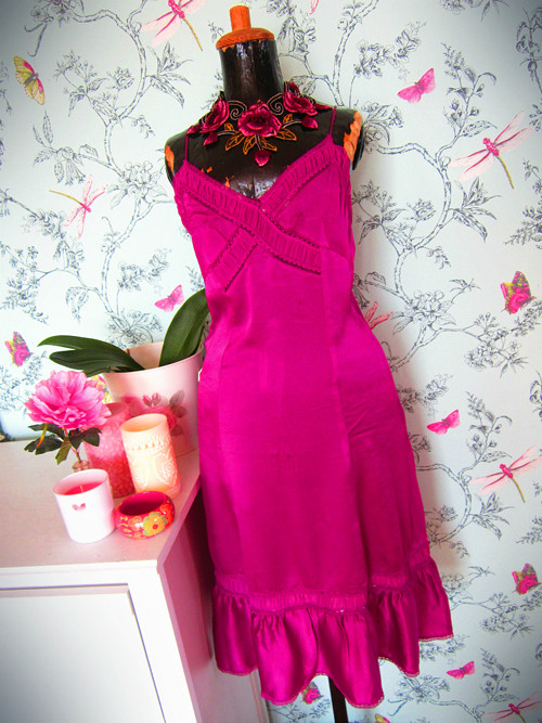 Šaty fuchsia ala negližé — foto 1