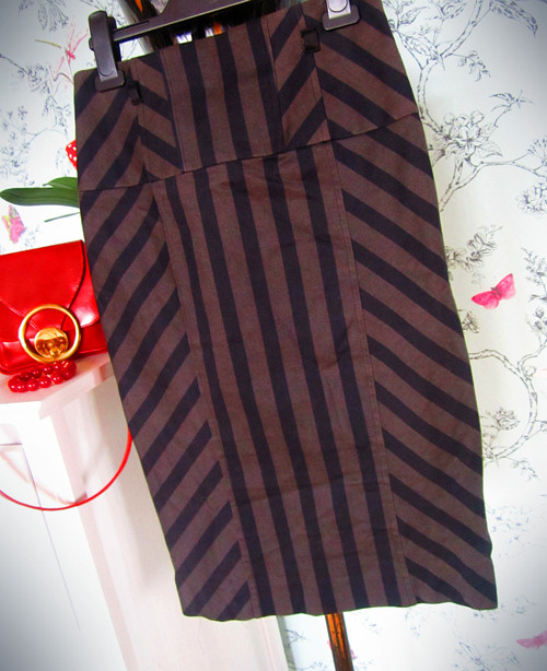 Sukně pencil stripes — foto 1