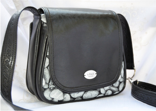 ...oblázky... CROSSBODY — foto 1