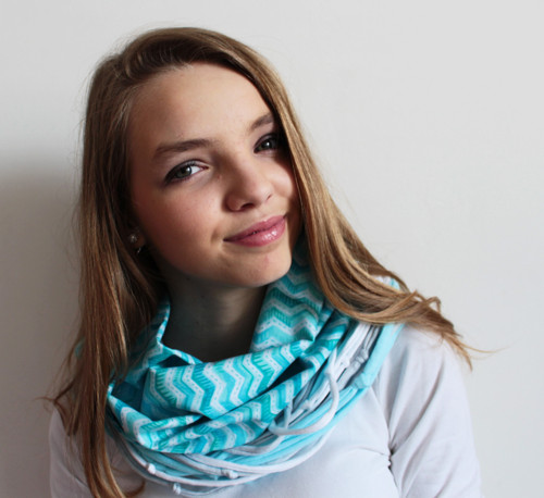 Šňůrkový šál/nákrčník CHEVRON BLUE — foto 1