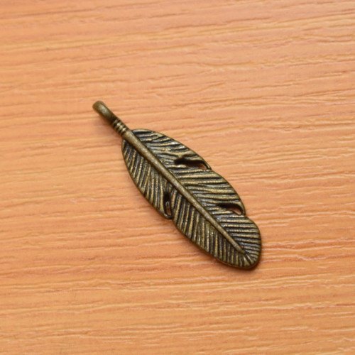 Pírko - starobronz - 9mm x 30mm - 2 kusy