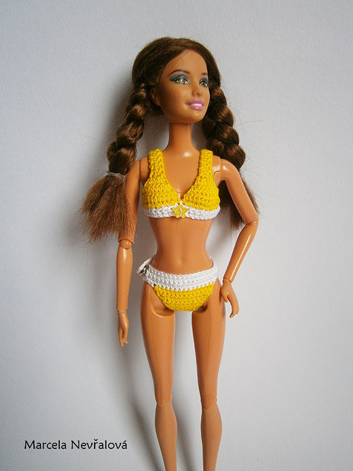 Žluté plavky pro barbie — foto 1