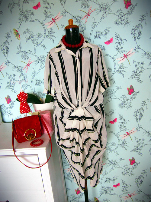 Šaty black&white stripes hedvábné — foto 1