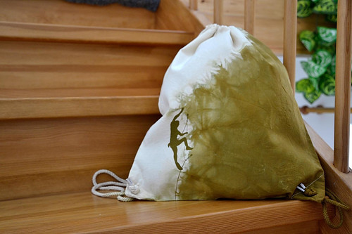 Plátěný batůžek (pytel) s horolezcem - khaki
