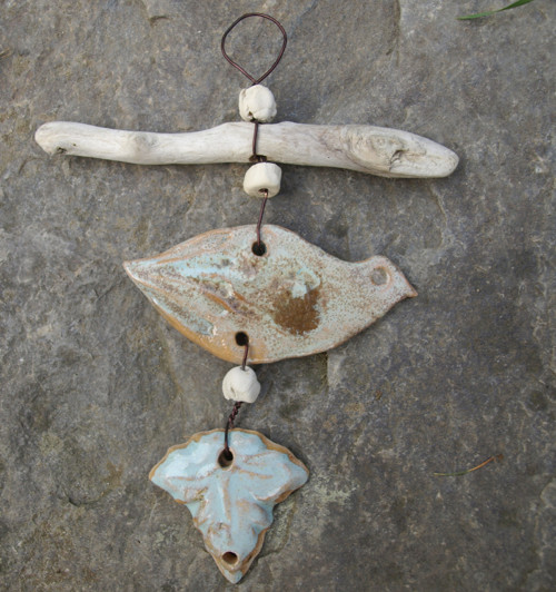 Driftwood, ptáček a lístek — foto 1