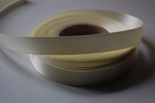 Saténová - atlasová stuha oboulící š. 15mm : Ivory