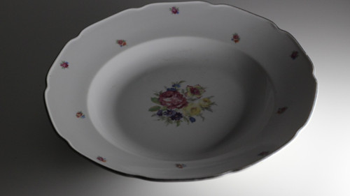 Porcelánová mísa poseta růžemi — foto 1
