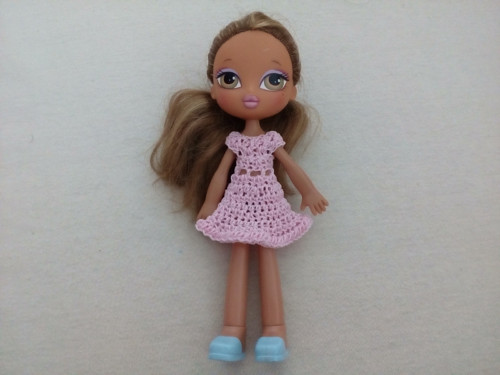 Háčkované šaty pro panenku Bratz - růžové — foto 1