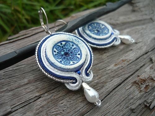 Soutache náušnice FOLK ornamentky modro-bílé — foto 1