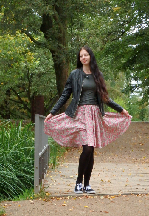 Opravdická kolová šedé kvítky — foto 1