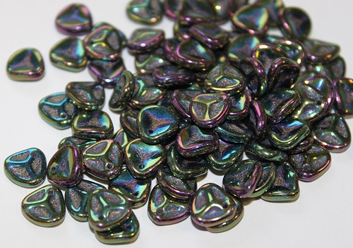 Lístečky - 7/8mm - černá/zelený iris - 30ks - 26kč