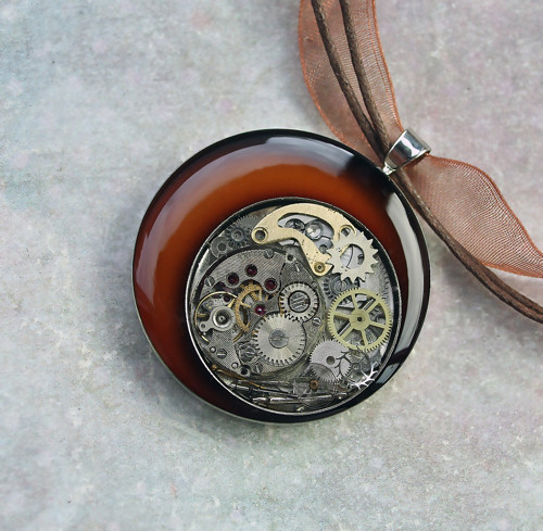 Time in brown — foto 1