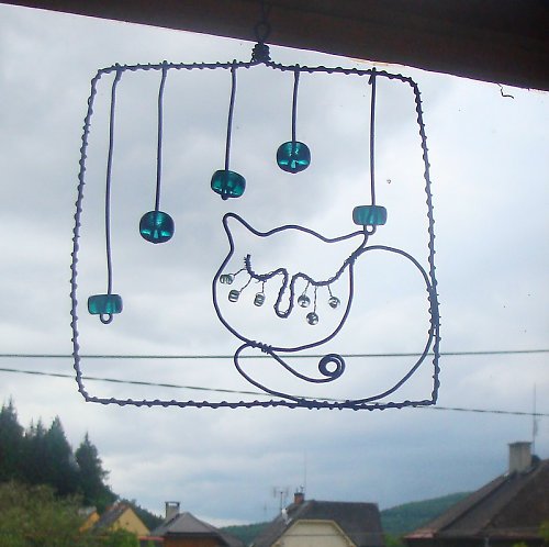 Kočička sní zelený sen — foto 1