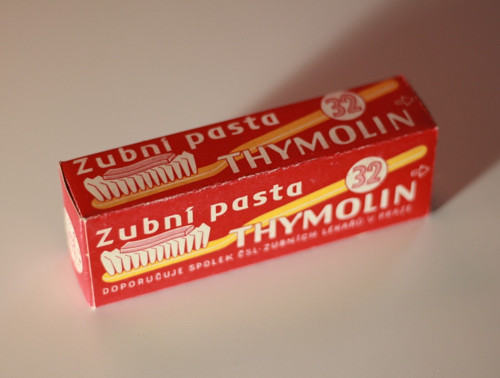 Zubí pasta THYMOLIN, papírová krabička — foto 1