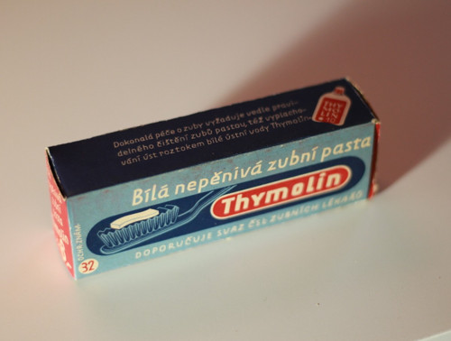 Zubí pasta THYMOLIN, papírová krabička — foto 1