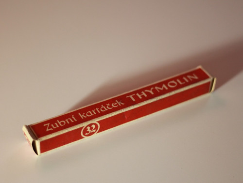 Zubní kartáček Thymolin, papírová krabička — foto 1