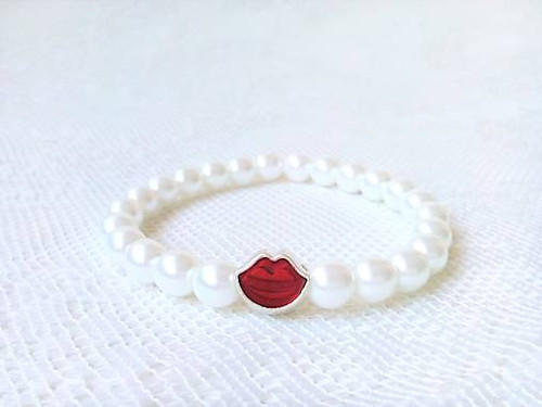 Kiss me bracelet