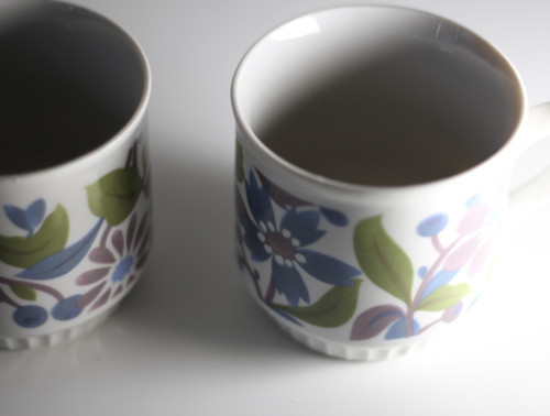 Porcelánový hrnek — foto 1