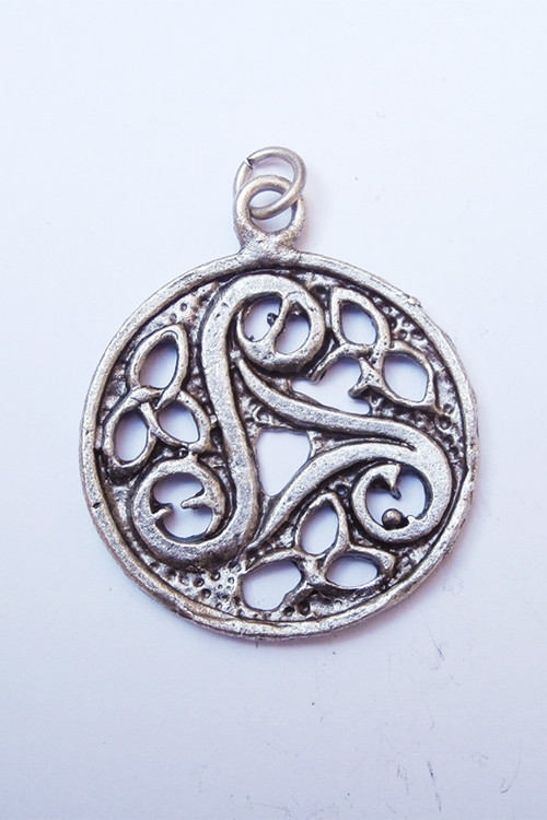 Přívěsek Keltský triskelion - stříbro s patinou