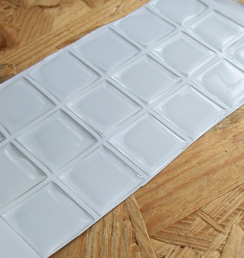 PLASTOVÉ SAMOLEPÍCÍ ČOČKY 25x25 mm -5 ks