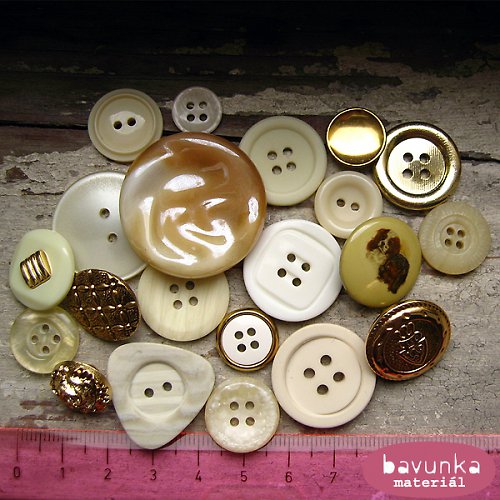 Knoflíky - mix béžový — foto 1